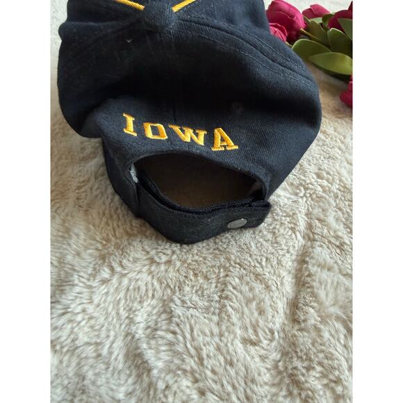 Nike Legacy9 Iowa Hawkeyes Black Gold Baseball Cap - Picture 3 of 5